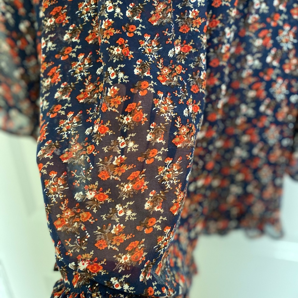 Sheer navy floral print long sleeve!